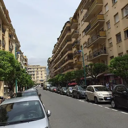 Centre Entierement Renove Au Calme مينتون