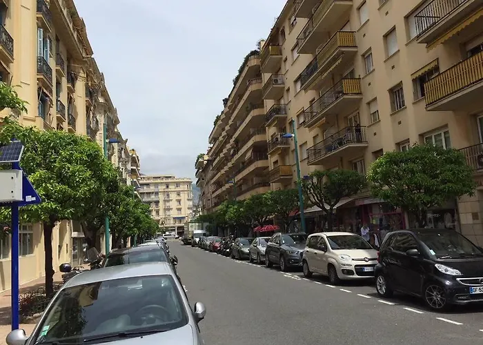 Centre Entierement Renove Au Calme Мантон